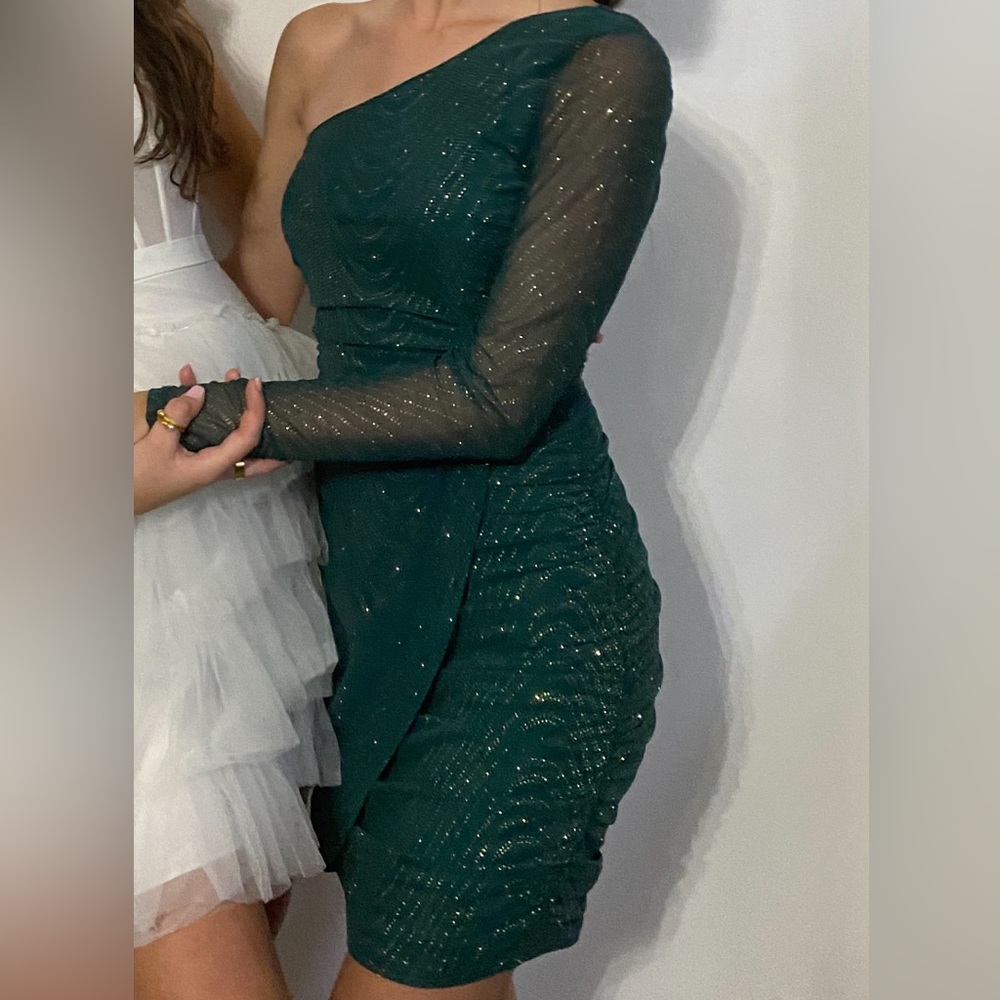 One shoulder green dress
